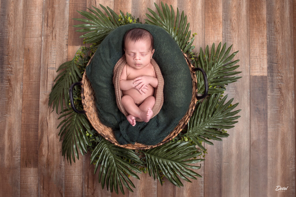 Sesión de fotos de recién nacido a Gabriel en el estudio fotografico Dotel Studio en Santo Domingo, República Dominicana