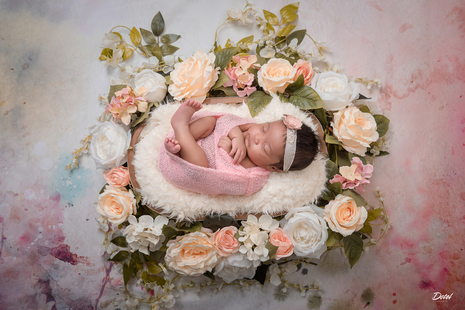 Hermosa sesión de fotos de recién nacidos de Keilyn en nuestro foto estudio en Santo Domingo