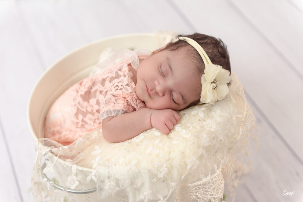 Sesión de fotos en estudio de recién nacido en Santo Domingo por Dotel Studio