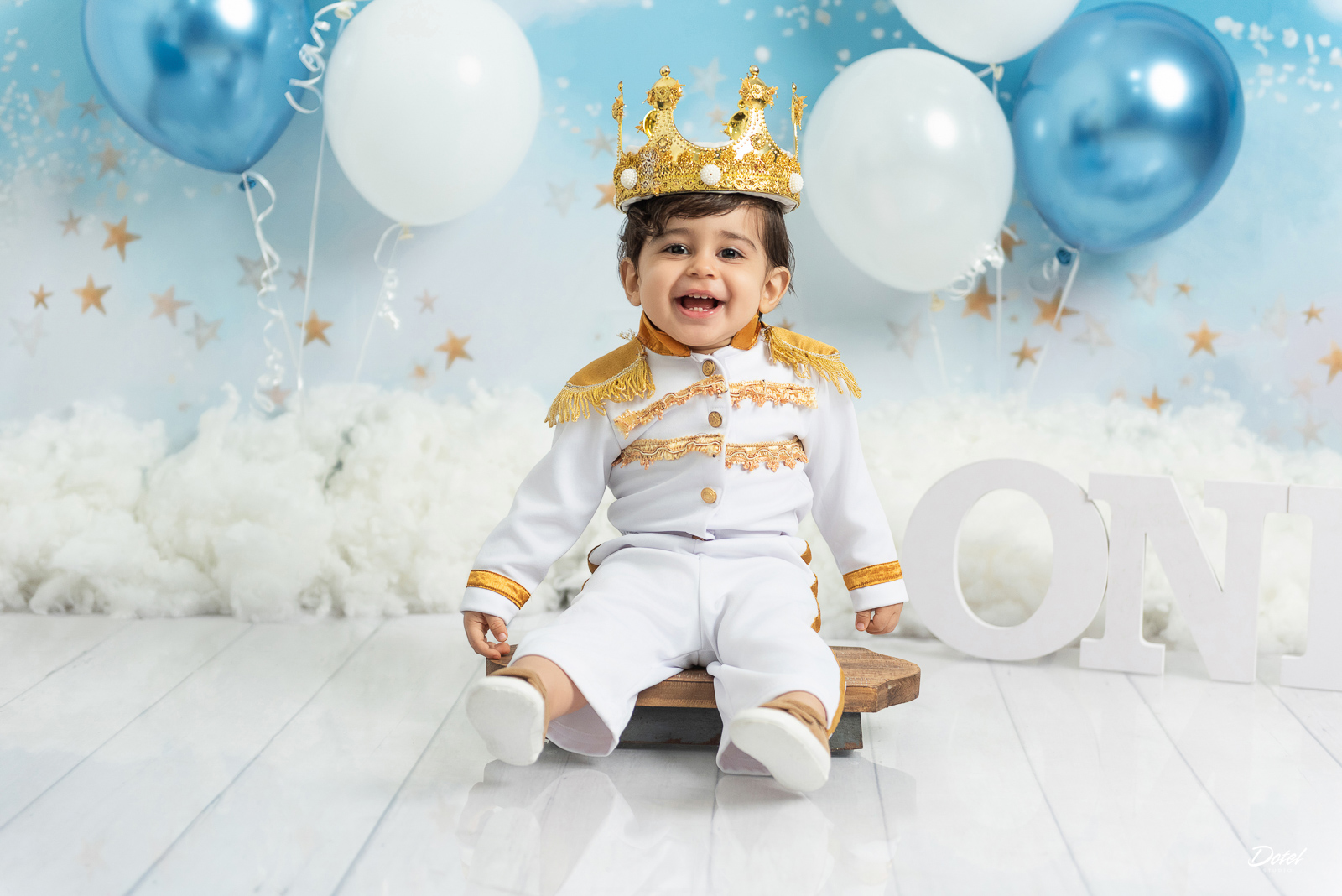 Sesión de fotos del bebé James como principe en su primer año, Santo Domingo