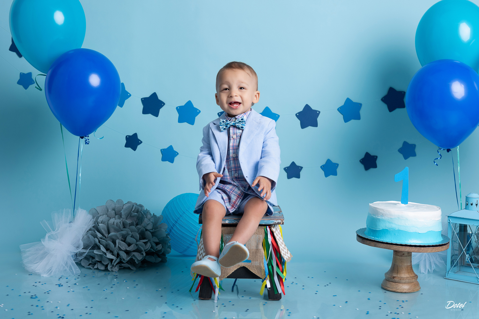 Piero en su cake smash de un año de edad en Santo Domingo