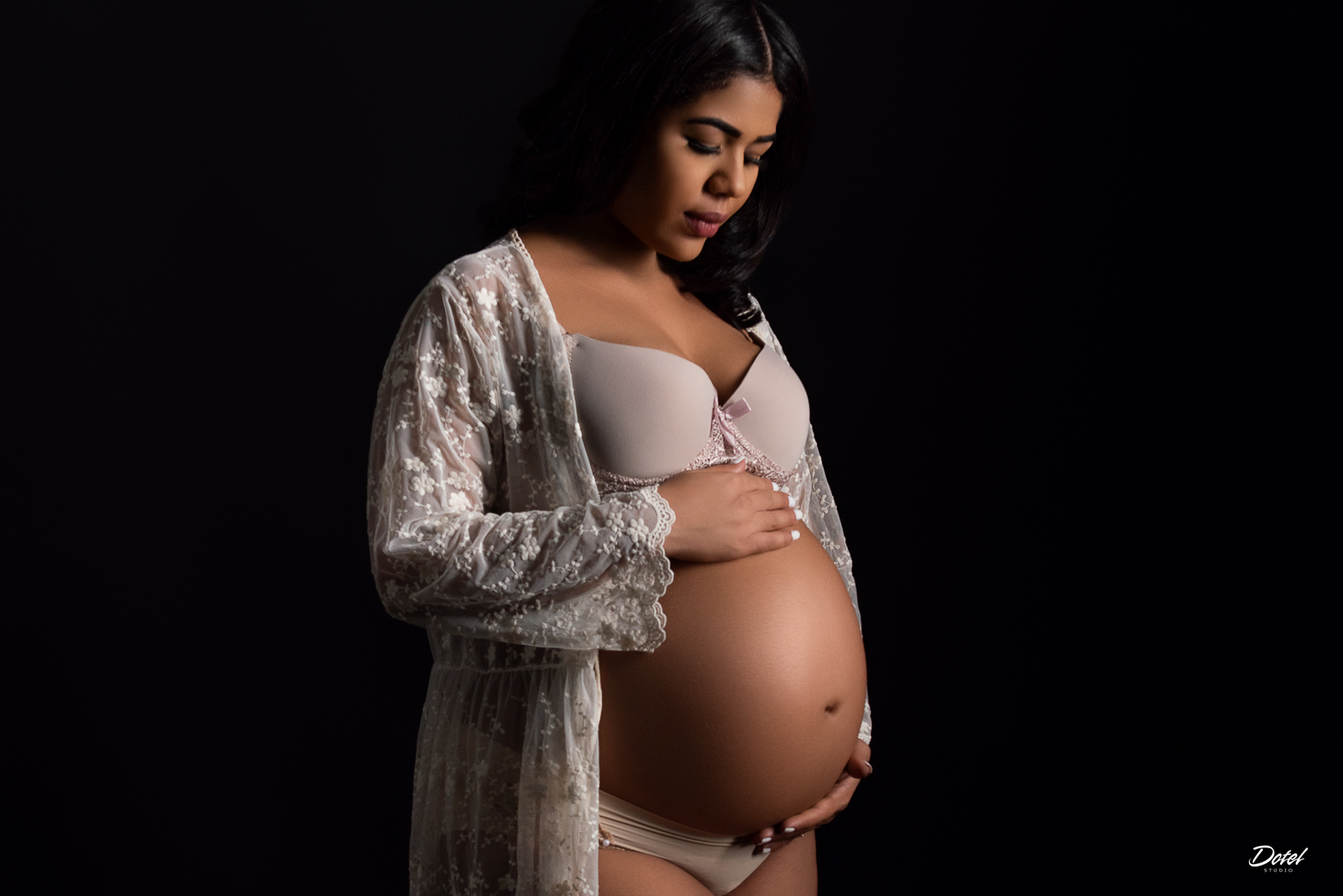 Fotos del embarazo de Perla en nuestro foto estudio en Santo Domingo, República Dominicana