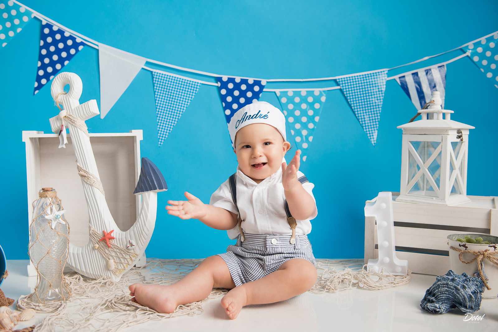 Sesión de fotos para niños de marinero en estudio en Santo Domingo